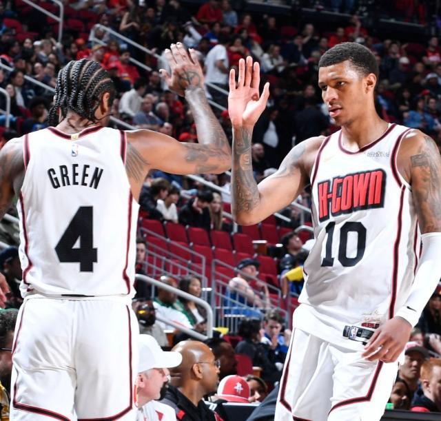 九游体育app-三人被罚下 最多落后25分！火箭神奇逆转坚守西二